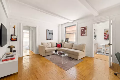345 W 55th St #5A, New York, NY 10019