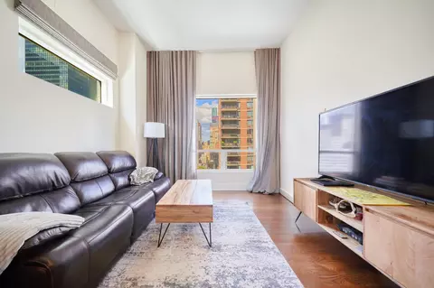 250 E 49th St #18A, New York, NY 10017