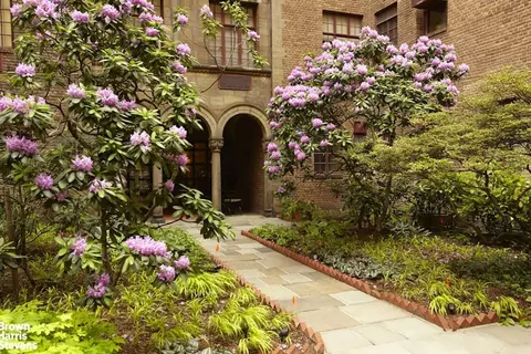 115 E 67th St #4A, New York, NY 10065