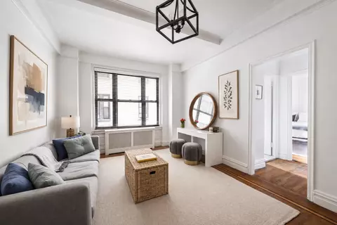 201 W 89th St #4C, New York, NY 10024
