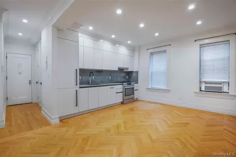24-51 38th St #A-4, New York City, NY 11103