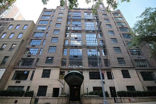 230 E 50th St #3A, New York, NY 10022