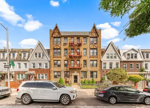 21-45 23rd St, Astoria, NY 11105