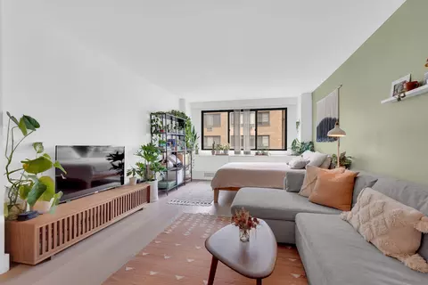 16 W 16th St #12NN, New York, NY 10011