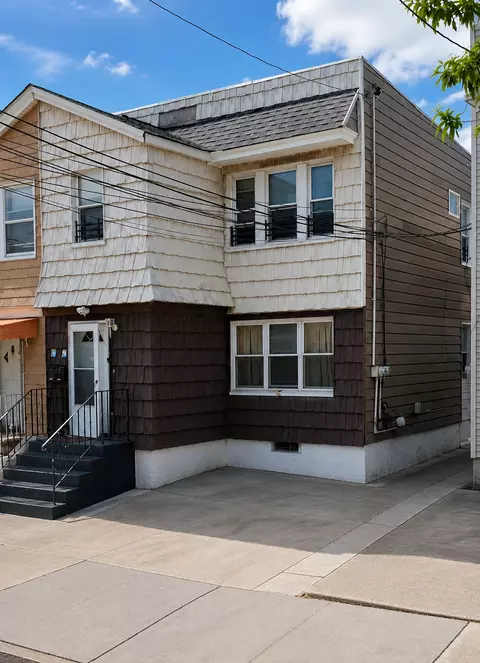 95-28 78th St, New York City, NY 11416