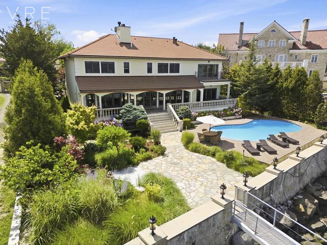 3411 Country Club Rd, New York City, NY 10465