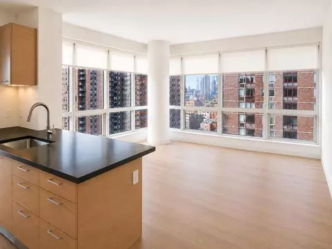 350 W 42nd St #15B, New York, NY 10036