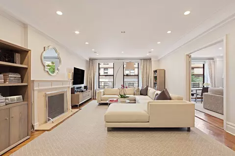 1075 Park Ave #2D, New York, NY 10128