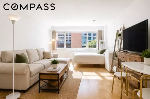 321 E 48th St #8E, New York, NY 10017