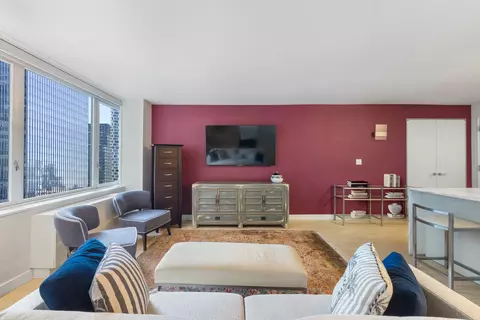 322 W 57th St #32Q, New York, NY 10019