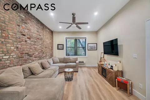 240 E 30th St #2D, New York, NY 10016