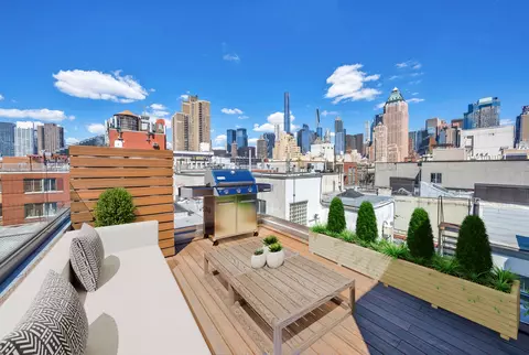 521 W 47th St #4D, New York, NY 10036