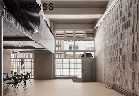 529 W 42nd St #1A, New York, NY 10036
