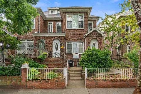 33-32 89th St, New York City, NY 11372