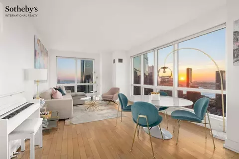 350 W 42nd St #44H, New York, NY 10036