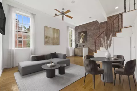 100 W 15th St #4A, New York, NY 10011