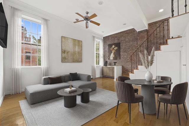 100 W 15th St #4A, New York, NY 10011
