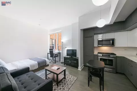 416 W 52nd St #624, New York, NY 10019