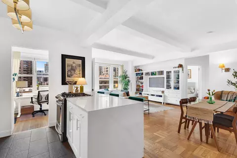 330 W 72nd St #7D, New York, NY 10023