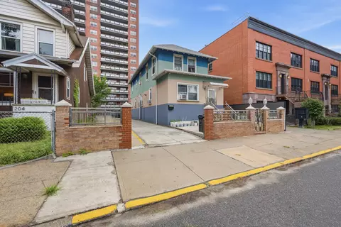 200 E 7th St, Brooklyn, NY 11218