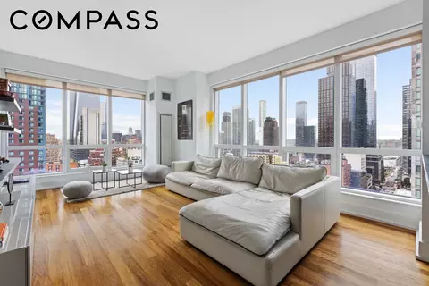 350 W 42nd St #20L, New York, NY 10036