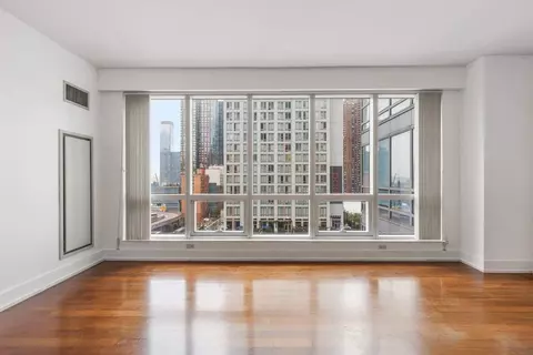 350 W 42nd St #10M, New York, NY 10036
