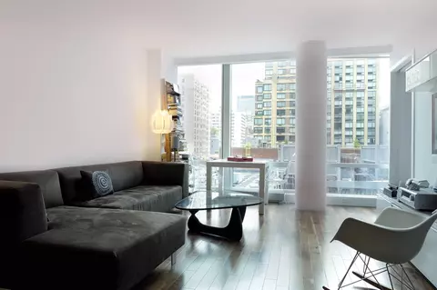 166 W 18th St #3D, New York, NY 10011