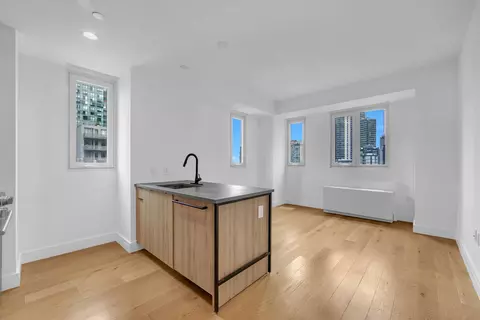 42-02 Crescent St #12C, Long Island City, NY 11101