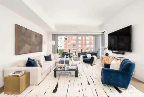 180 6th Ave #8B, New York City, NY 10013