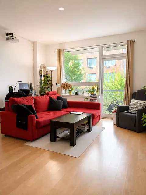 517 W 46th St #404, New York, NY 10036