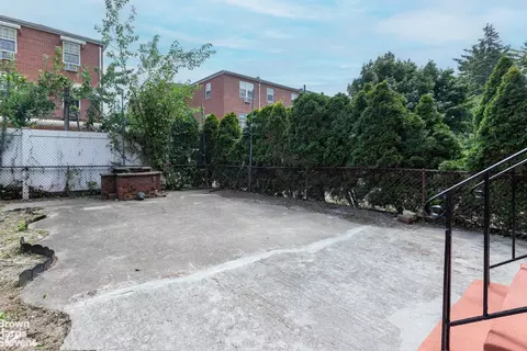 Exterior - 1041 E 85th St, Brooklyn, NY 11236 photo 4 of 4