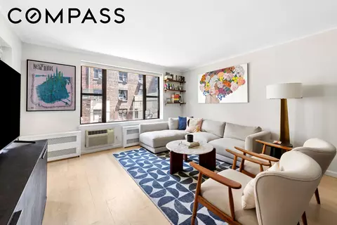 313 W 22nd St #2A, New York, NY 10011