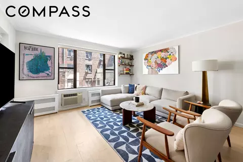 313 W 22nd St #2A, New York, NY 10011