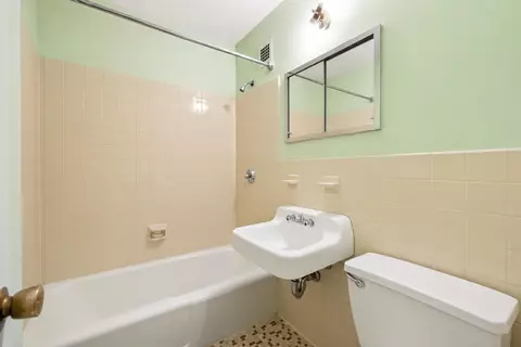 Bath - 75 Henry St #1-E, Brooklyn, NY 11201 photo 1 of 1