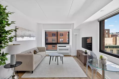 535 W 52nd St #6B, New York, NY 10019