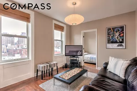 92 Perry St #19, New York, NY 10014