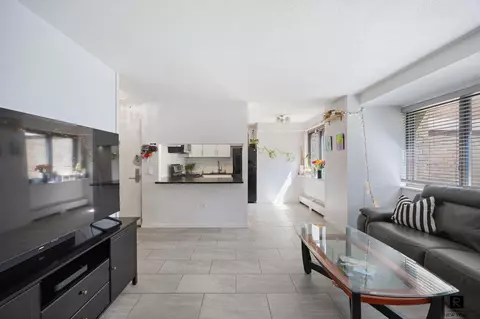 77 Fulton St #8-G, New York, NY 10038