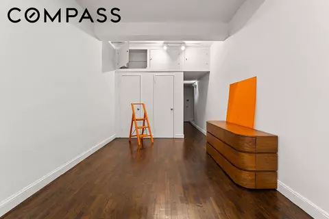 180 Thompson St #LE, New York, NY 10012