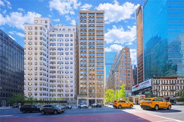 301 E 45th St #9A, New York, NY 10017