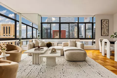 303 E 43rd St #25B, New York, NY 10017