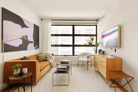 547 W 47th St #521, New York, NY 10036