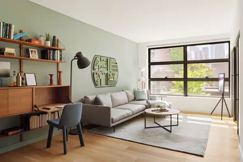 547 W 47th St #629, New York, NY 10036