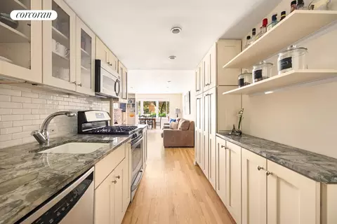 252 W 21st St #GARDEN, New York, NY 10011