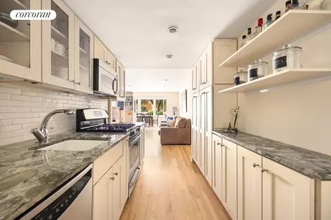 252 W 21st St #GARDEN, New York, NY 10011