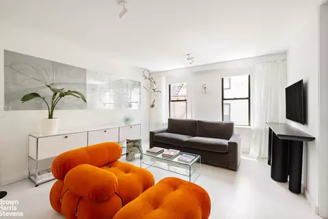 307 W 20th St #3R, New York, NY 10011