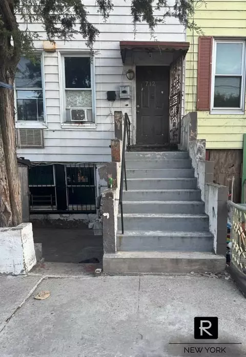 712 E 134th St, New York City, NY 10454
