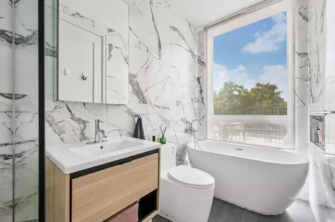 Bath - 246 Maple St #PHA, Brooklyn, NY 11225 photo 1 of 2