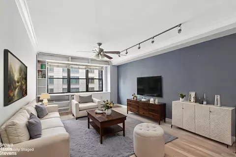 330 3rd Ave #15H, New York, NY 10010