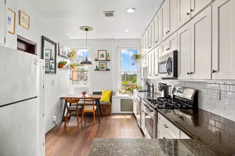 Kitchen - 98 Luquer St #3R, Brooklyn, NY 11231 photo 1 of 2