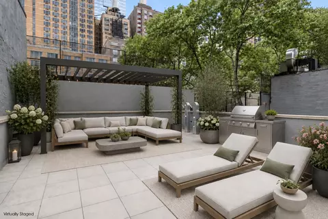 350 W 44th St #205, New York, NY 10036
